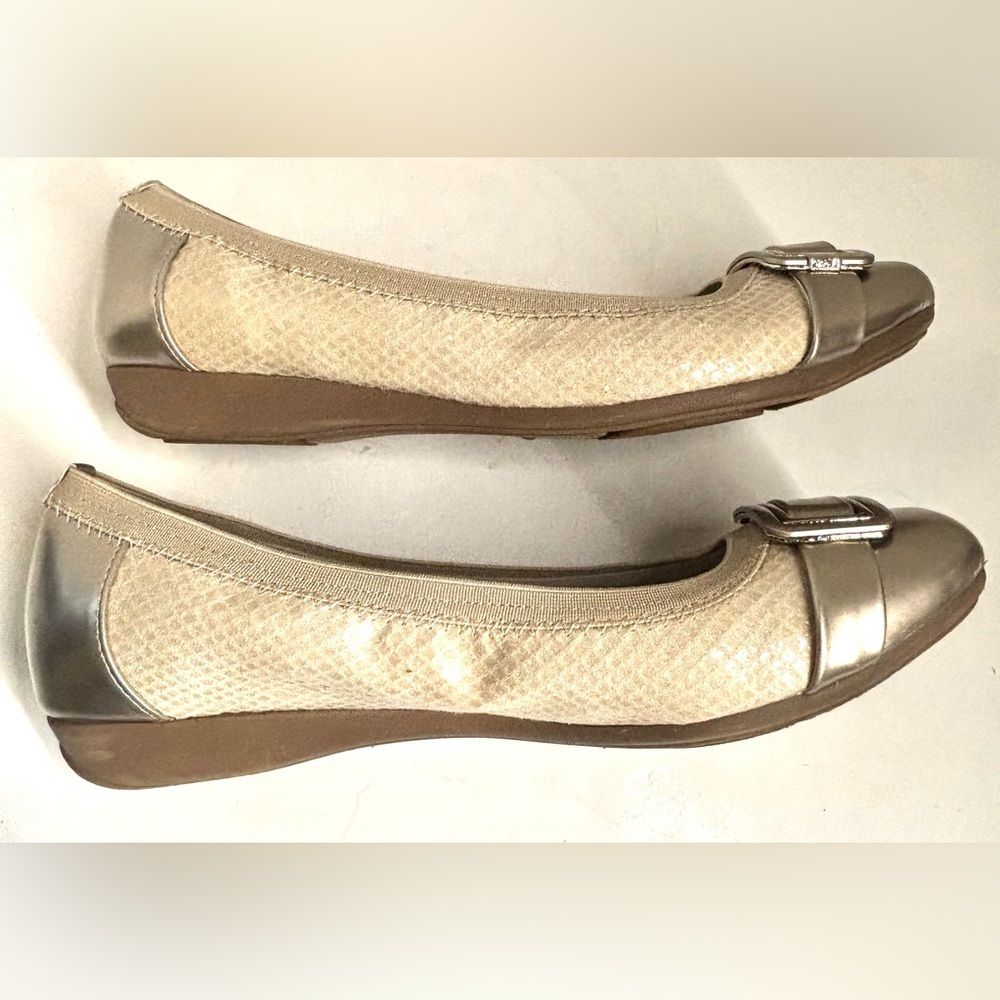 Anne Klein Size 9 Women's Beige Silver Shimmer Ballet Flats Shoes - Picture 7 of 9